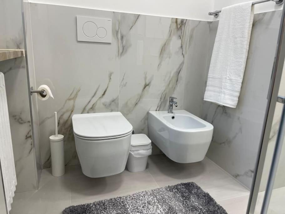 Luxury 1 Bedroom Apartment, Close To San Siro, Fiera And 10 Min Metro To Duomo Milaan Buitenkant foto