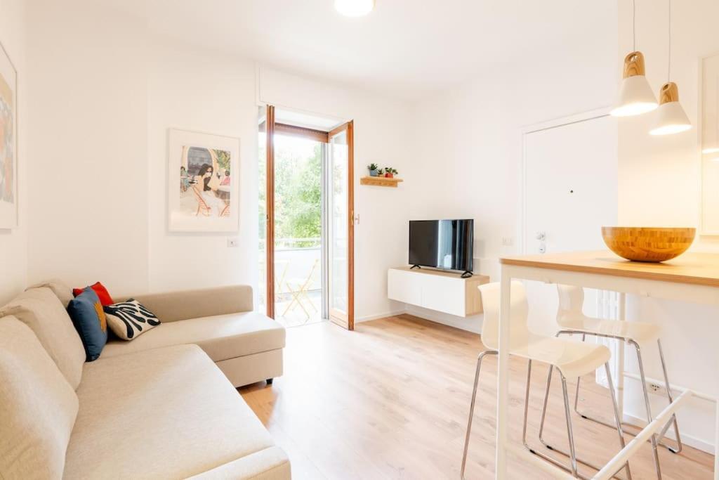 Luxury 1 Bedroom Apartment, Close To San Siro, Fiera And 10 Min Metro To Duomo Milaan Buitenkant foto